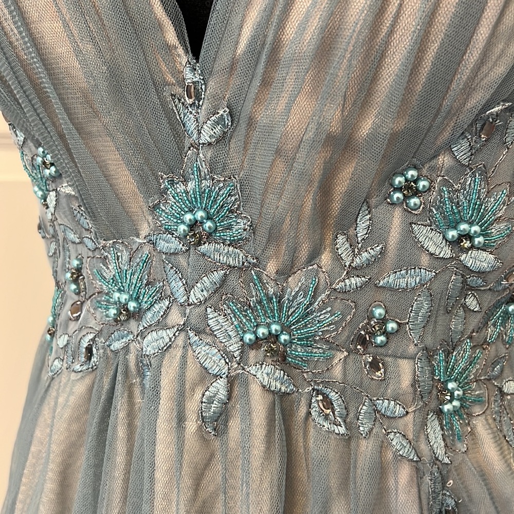 ๐ LITTLE MISTRESS Gown Maxi Dress - Picture 3 of 13